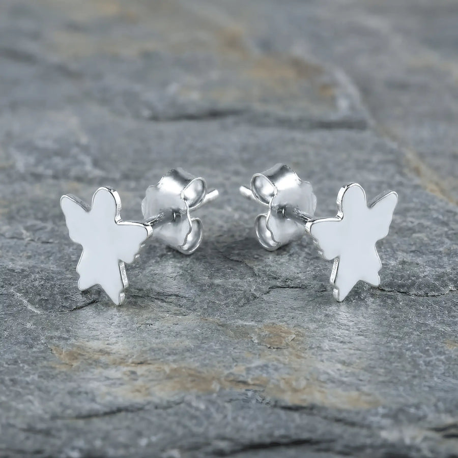 Cercei stud argint 925 rodiat îngeraș stilizat 9x8mm cu rochiță triunghiulară și aripi laterale — vedere frontală pe piatră