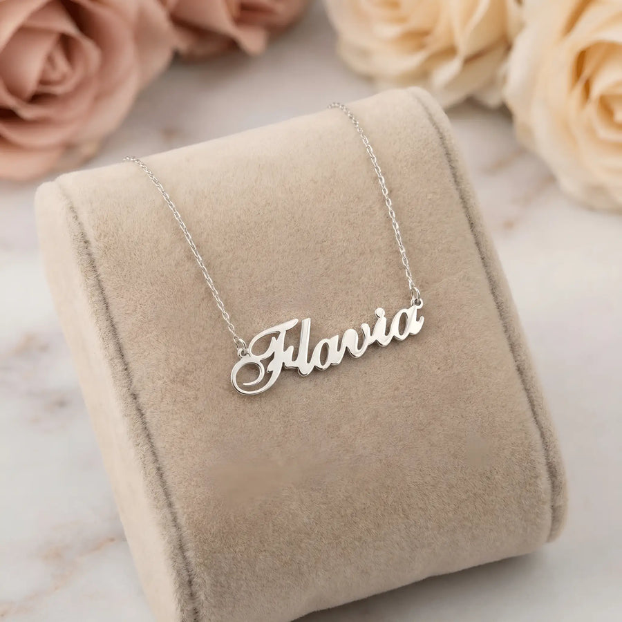 Lănțișor argint 925 rodiat cu numele Flavia, scris cursiv elegant italic, integrat în lanț anchor