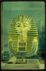 masca funerara de aur a lui Tutankhamon prim-plan pe chip la Muzeul Egiptean