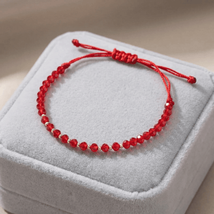 Brățară Aur 14K cu Șnur, 10 Bile Aur și Cristale Roșii – Bijuterie Reglabilă Talisman