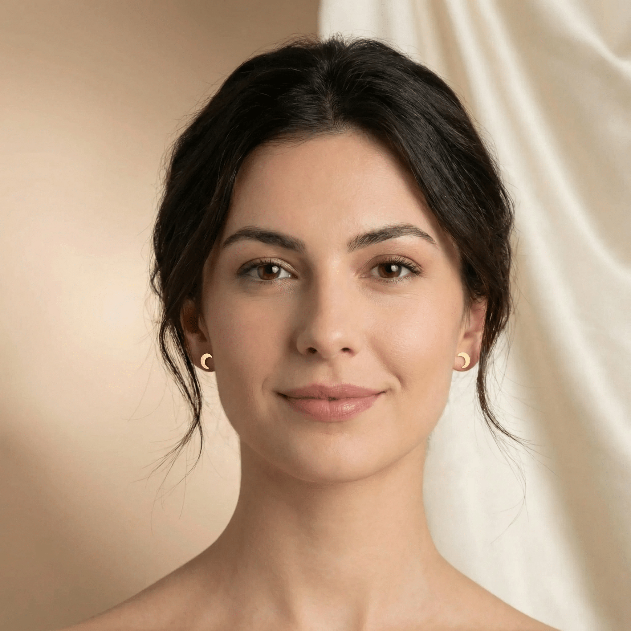 Cercei Stud din Aur 14K Model Semilună – Mister Feminin