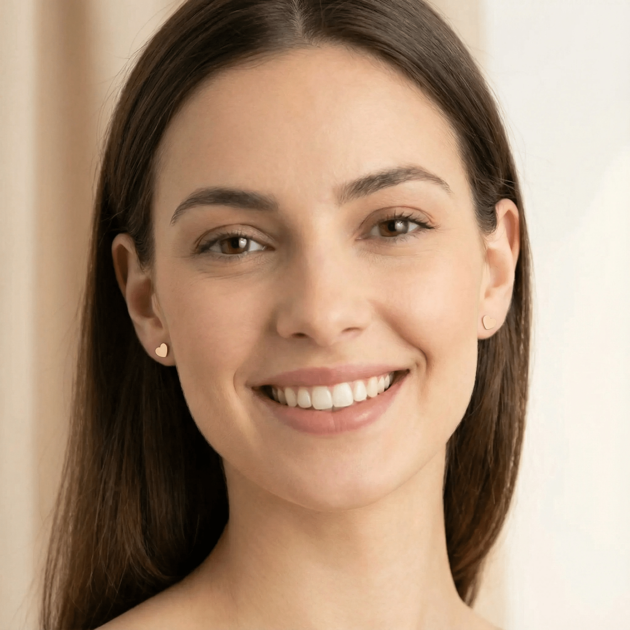 Cercei Stud din Aur 14K Inimă Mică – Iubire Discretă