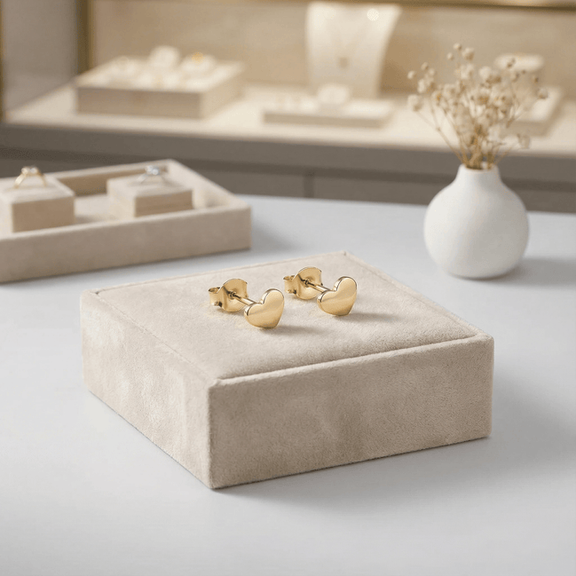 Cercei Stud din Aur 14K Inimă Mică – Iubire Discretă