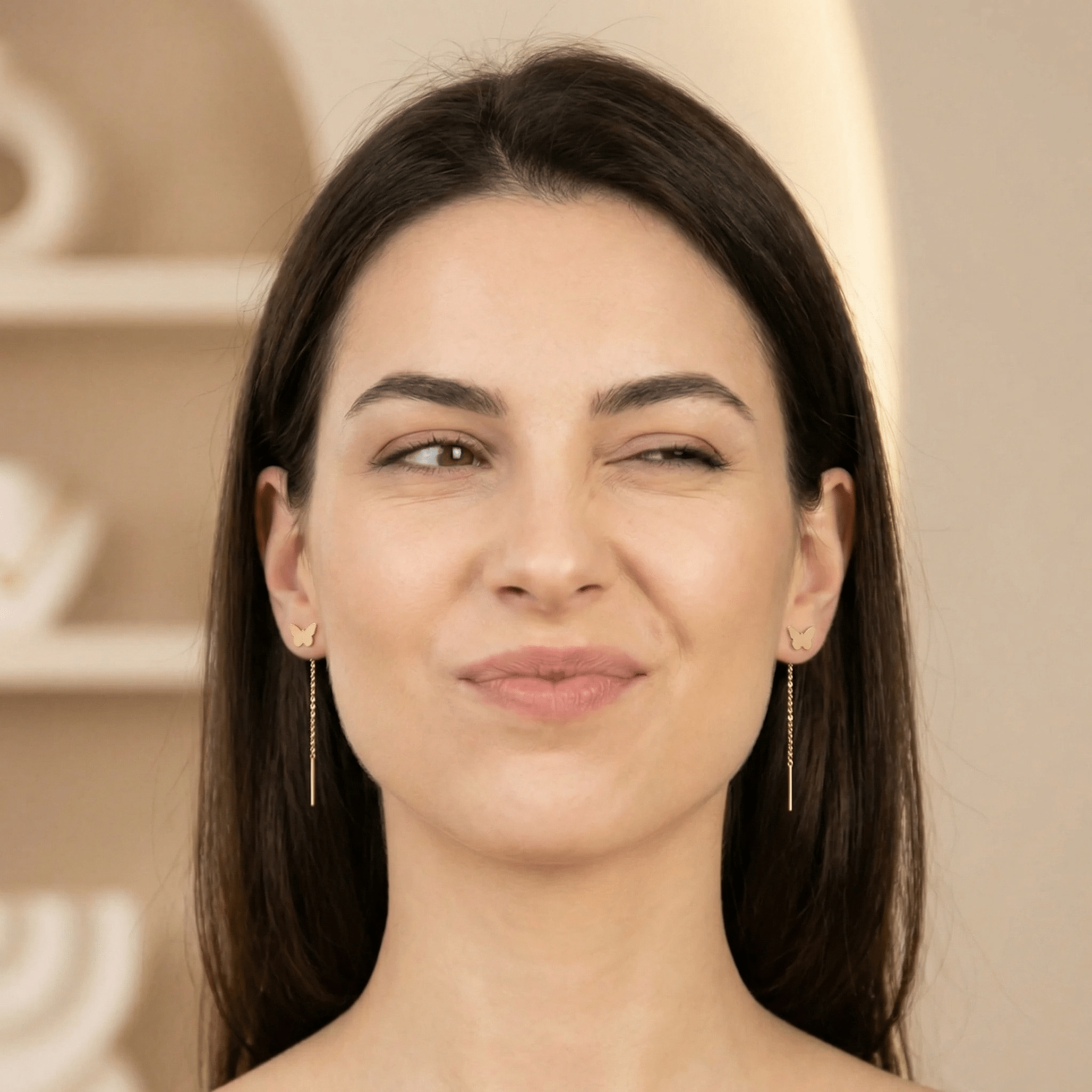 Cercei Threader din Aur 14K cu Fluture – Simbolul Libertății