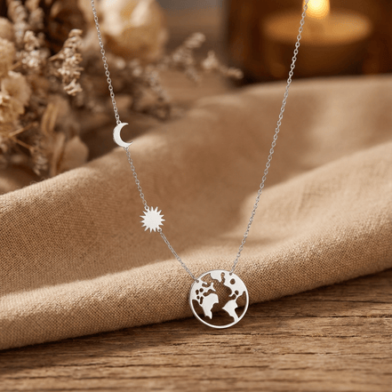 Lănțișor Argint 925 Glob Pământesc, Lună și Soare – Colier Celestial