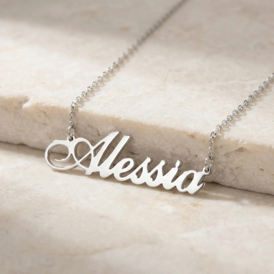 Lantisor argint 925 cu numele Alessia la baza gatului