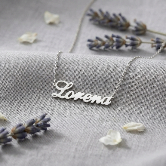 Lantisor argint 925 cu numele Lorena la baza gatului