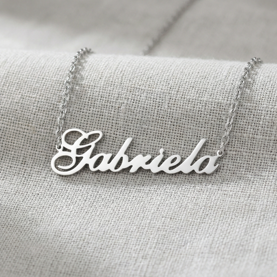Lantisor argint 925 cu numele Gabriela la baza gatului