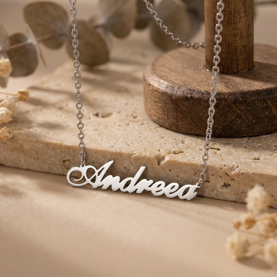 Lantisor argint 925 cu numele Andreea la baza gatului