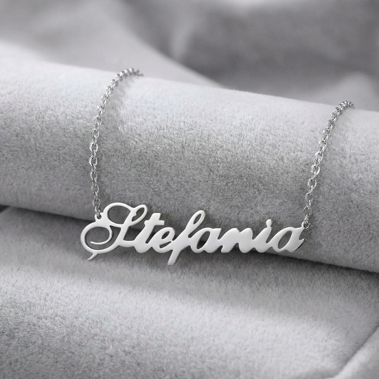 Lantisor argint 925 cu numele Stefania la baza gatului