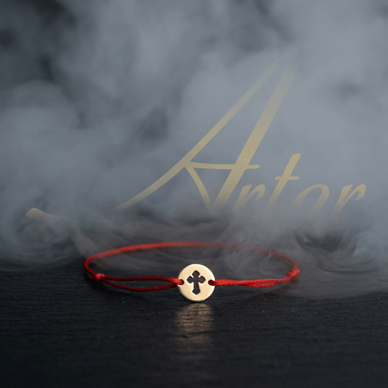 Brățară Aur 14K cu Șnur și Bănuț Cruce Stilizată – Simbol Modern cu Garanție și Cutie Cadou