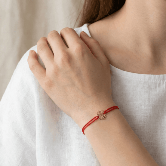 Brățară Aur 14K cu Șnur și Lotus – Simbolul Renașterii cu Garanție și Cutie Cadou