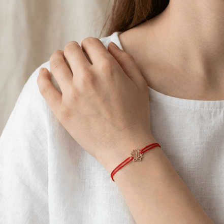Brățară Aur 14K cu Șnur și Lotus – Simbolul Renașterii cu Garanție și Cutie Cadou