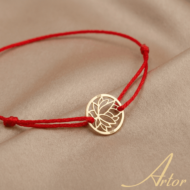 Brățară Aur 14K cu Șnur și Bănuț Lotus – Simbolul Purității cu Garanție și Cutie Cadou