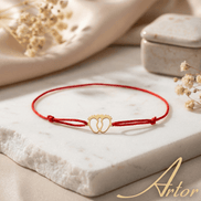 Brățară Aur 14K cu Șnur și Pandantiv Bebeluș – Cadou Botez