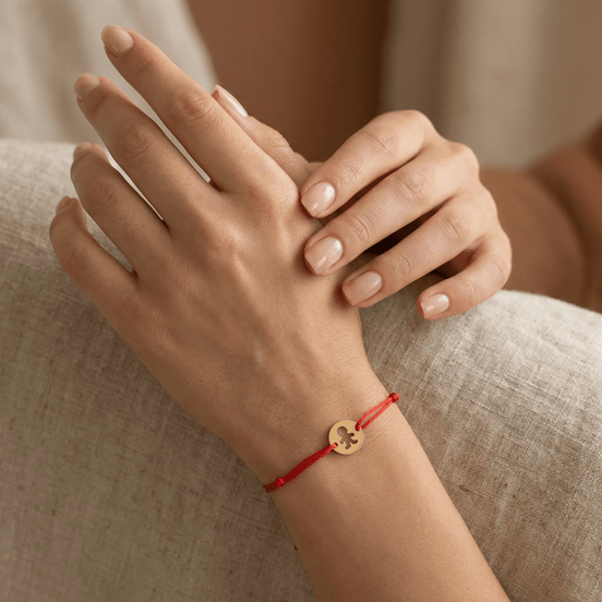 Brățară Aur 14K cu Șnur și Bănuț Băiețel – Cadou Special de Botez sau Nou-Născut