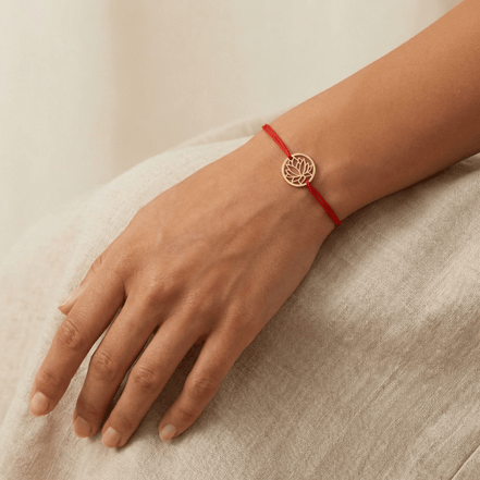 Brățară Aur 14K cu Șnur și Bănuț Lotus – Simbolul Purității cu Garanție și Cutie Cadou