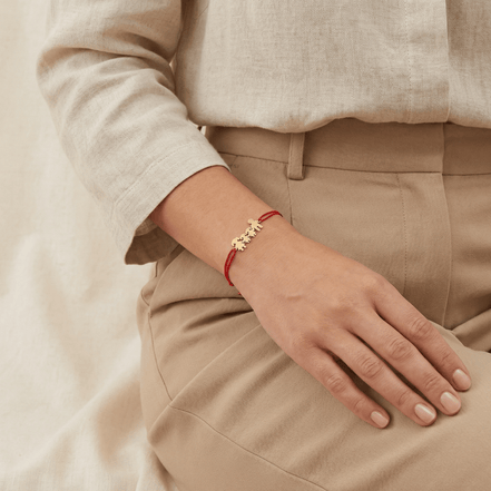 Brățară Aur 14K cu Șnur și Familie cu 2 Fetițe – Simbolul Unității cu Garanție și Cutie Cadou