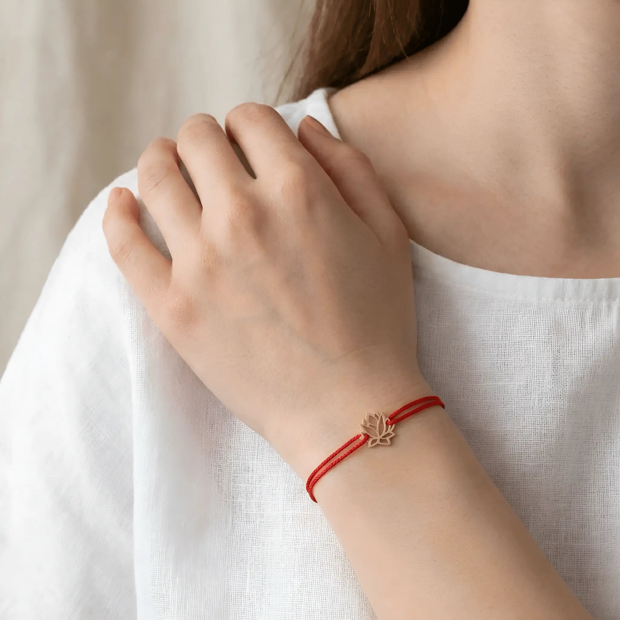 Brățară Aur 14K cu Șnur și Lotus – Simbolul Renașterii cu Garanție și Cutie Cadou