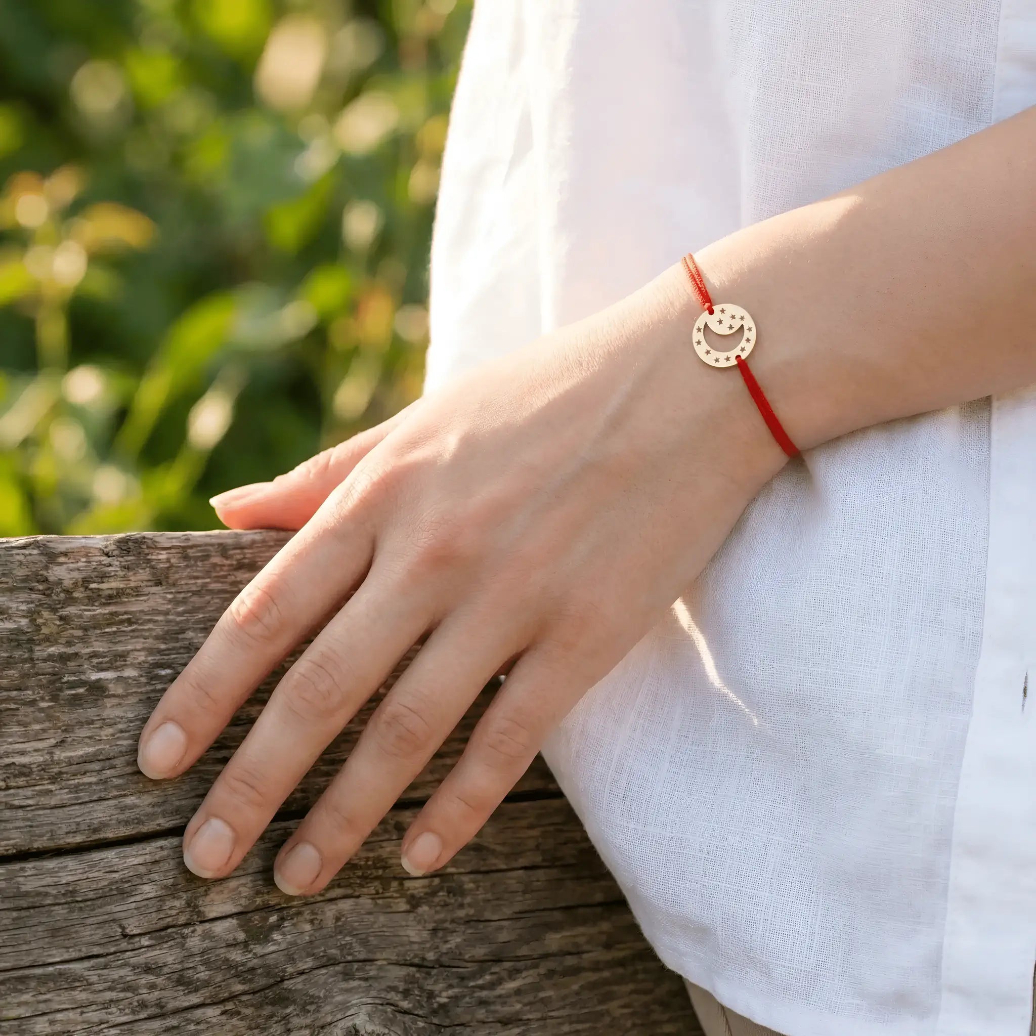 Brățară aur 14K bănuț lună și stele detaliu styling