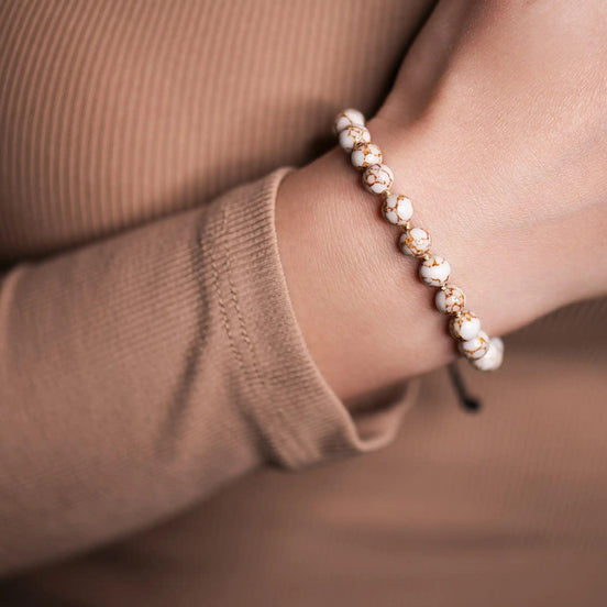 Brățară Reglabilă cu 5 Bile de Aur și Cristale Albe