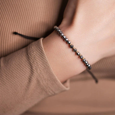 Brățară Aur 14K cu Șnur, 5 Bile Aur și Cristale 4mm – Bijuterie Minimalistă Artor