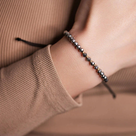 Brățară Aur 14K cu Șnur, 5 Bile Aur și Cristale 4mm – Bijuterie Minimalistă Artor