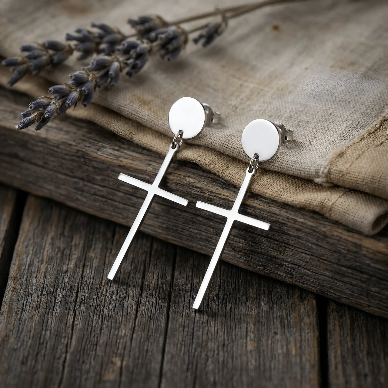 Cercei argint 925 rodiat lungi cu cruce simplă 15x10 mm – stud rotund cu fluturaș, finisaj oglindă