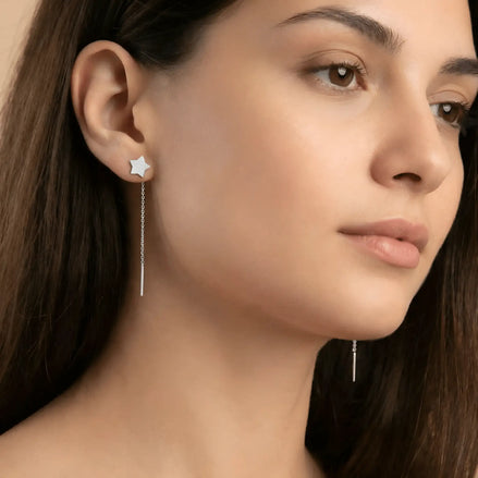 Cercei argint 925 rodiat threader stea mare 8,5mm — design lifestyle damă, statement piece la marginea lobului cu vârful orientat în sus, lanțul cu tija atârnă liber în spatele urechii