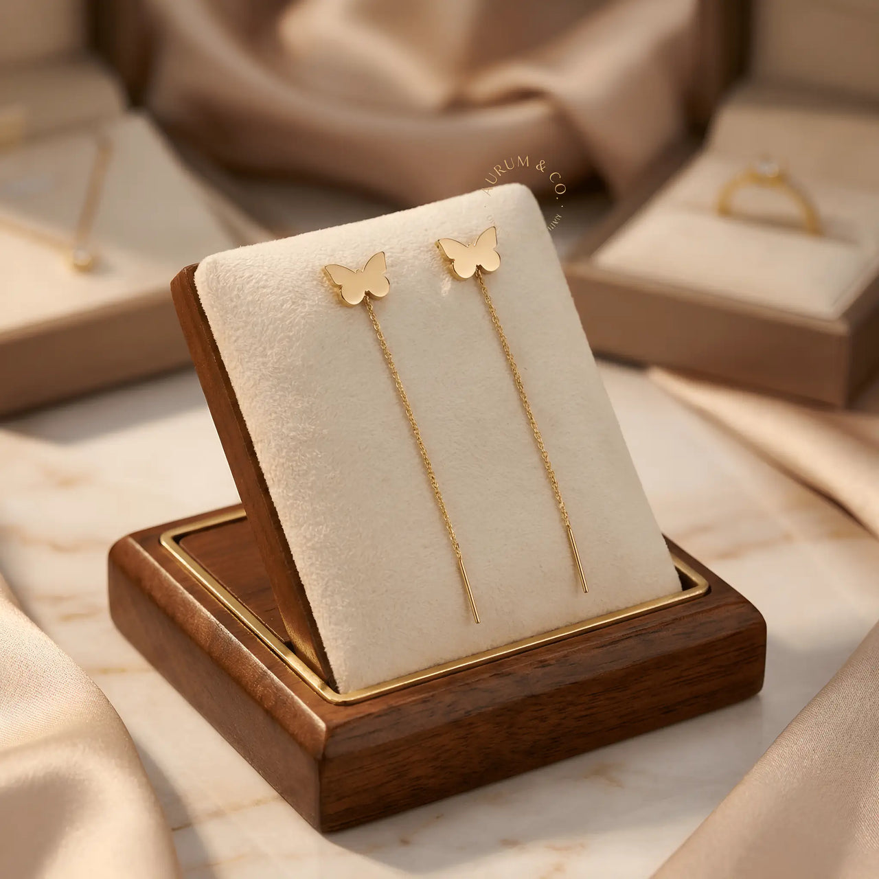Cercei aur 14K threader fluture mic plin stilizat cu lănțișor delicat 7cm