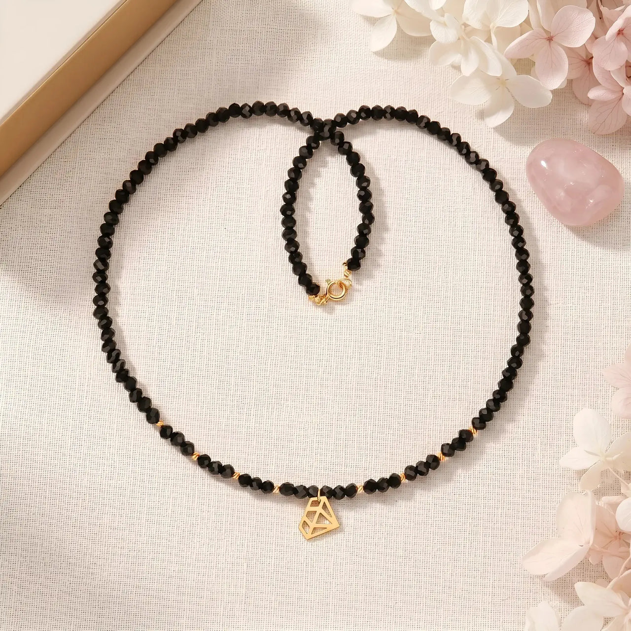 Colier choker aur 14k cu pandantiv diamant stilizat, cristale fațetate și bile de aur, lucrat manual