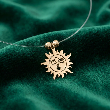 Colier Aur 14K Soare "Sleepy Sun" pe Fir Transparent – Model Floating