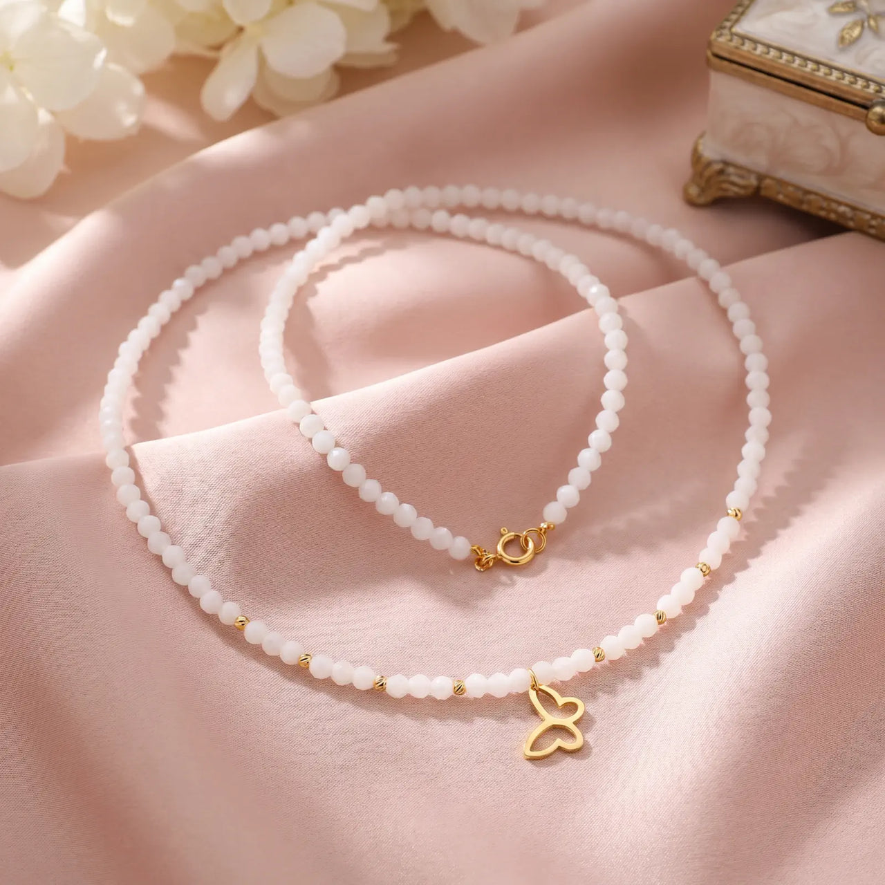 Colier choker aur 14k cu cristale albe fațetate, bile de aur și pandantiv fluture decupat, lucrat manual