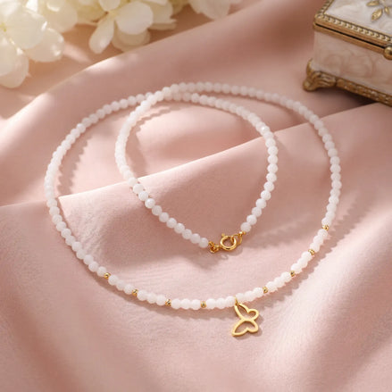 Colier choker aur 14k cu cristale albe fațetate, bile de aur și pandantiv fluture decupat, lucrat manual