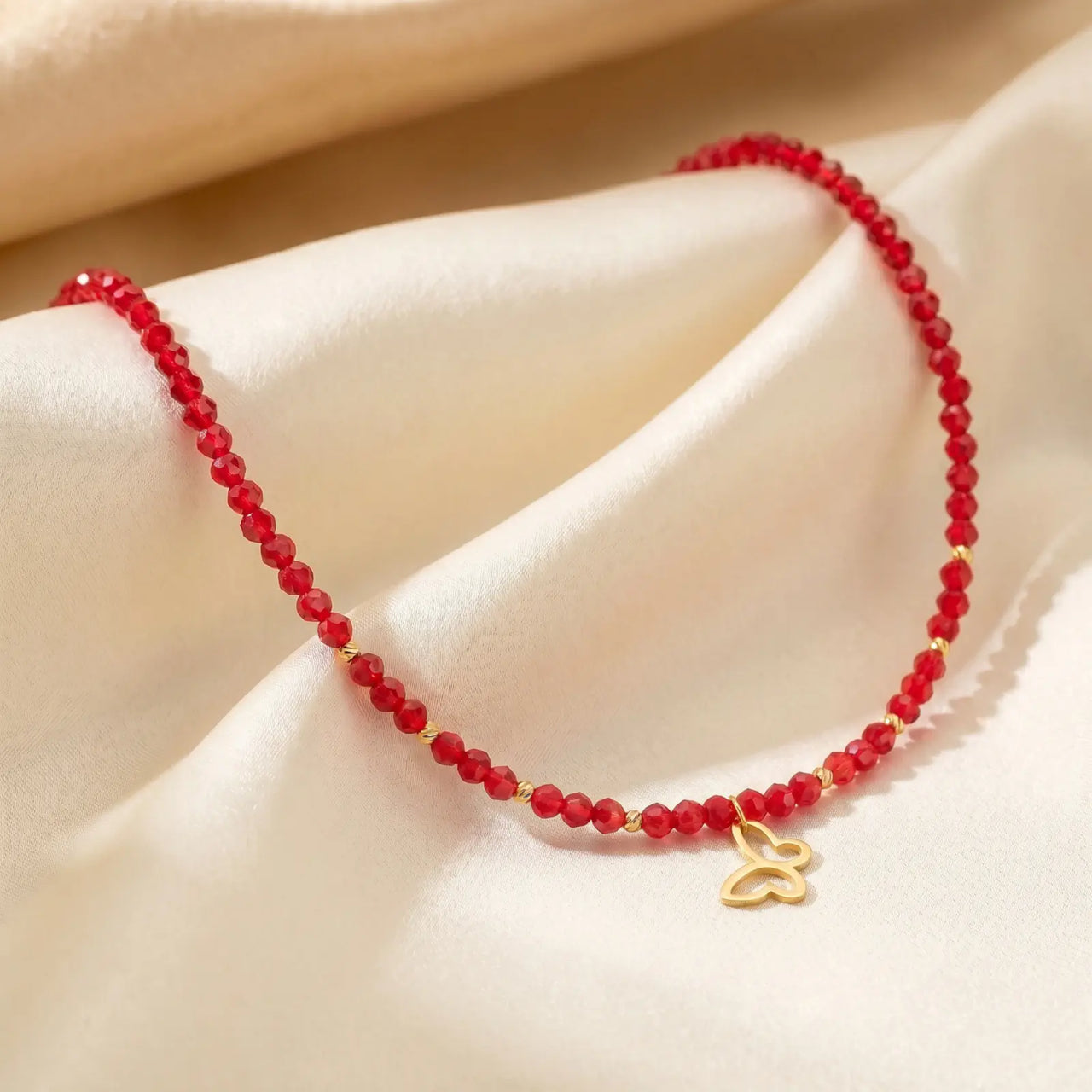 Colier choker aur 14k cu cristale roșii fațetate, bile de aur și pandantiv fluture decupat, lucrat manual