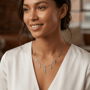 Colier choker elegant din argint 925 cu pene purtat la gât, bijuterie modernă pentru femei, cadou special.