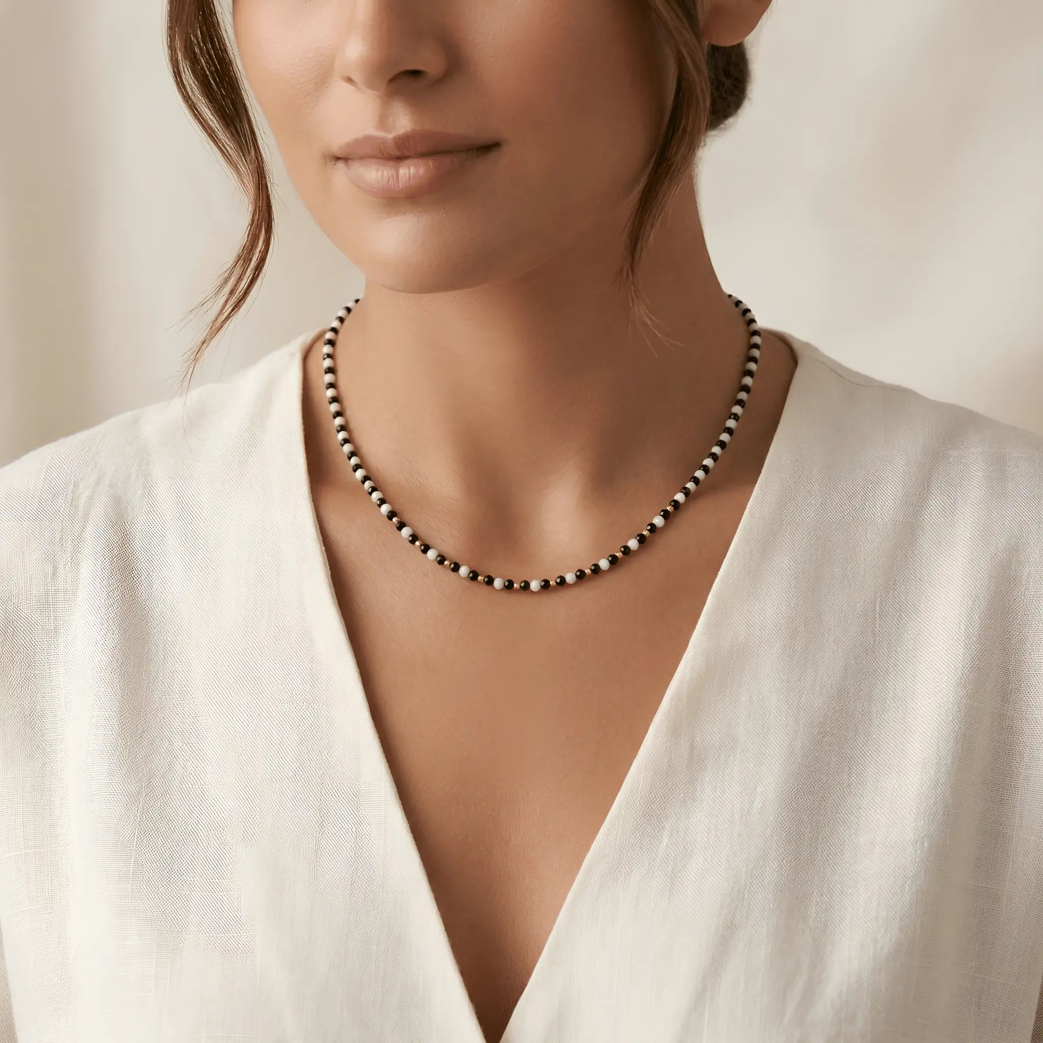 Colier aur 14K cu cristale alb-negru — închidere federing aurie