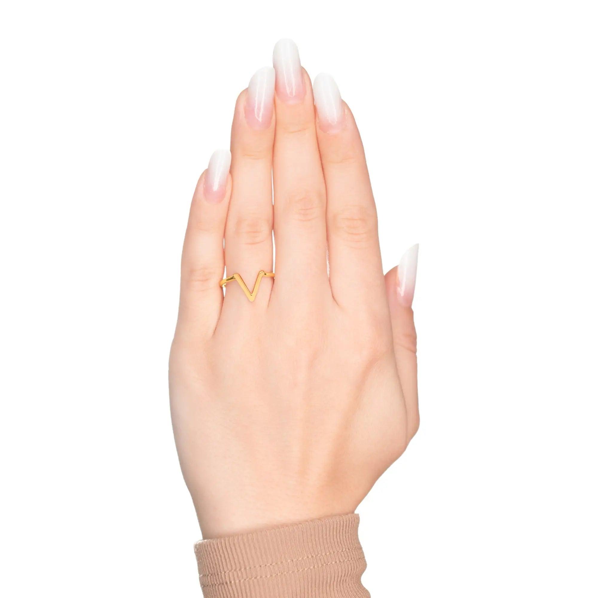 Inel aur 14K cu element V chevron pe verigă subțire — vedere de sus