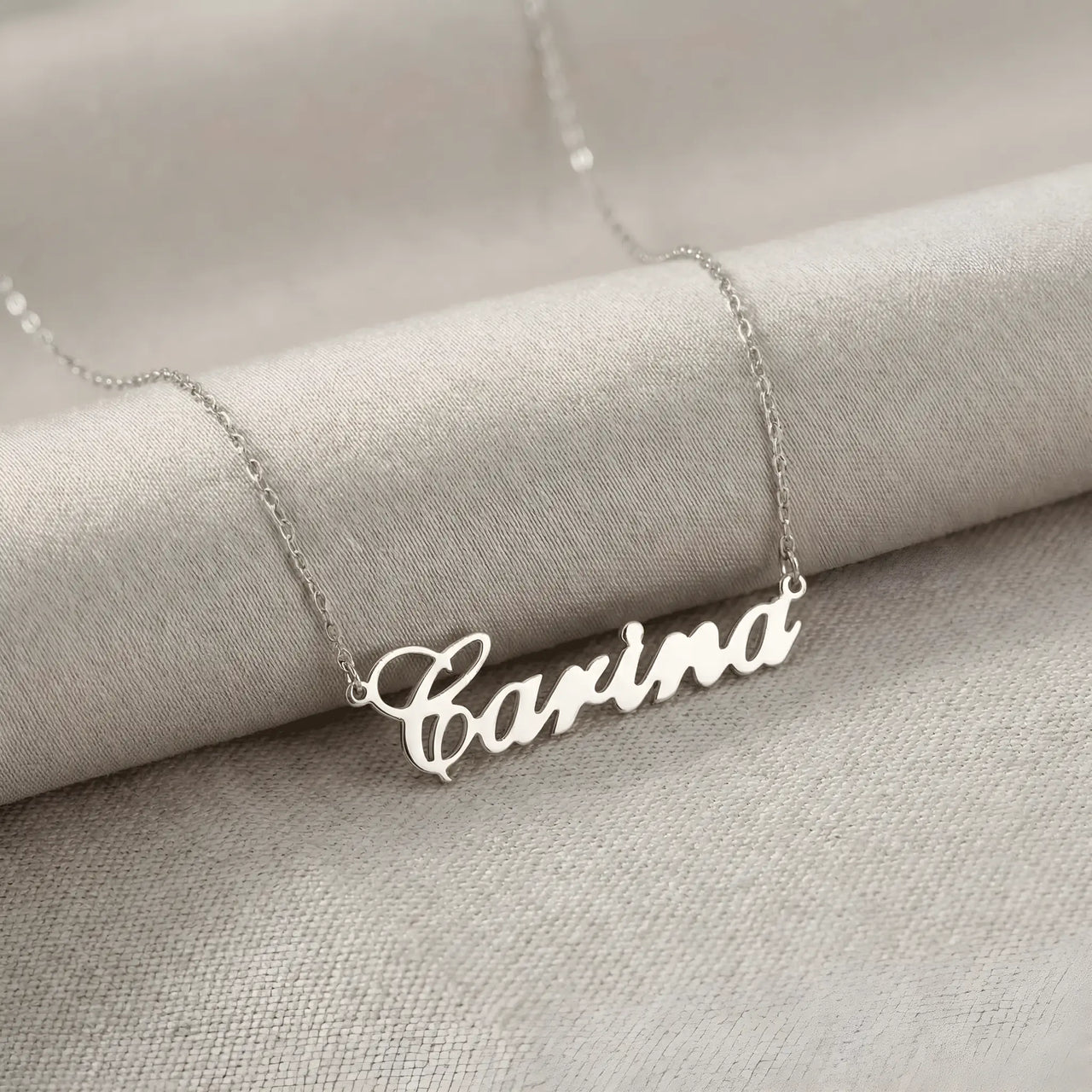 Lănțișor argint 925 rodiat pandantiv decupat Carina 38,5x10mm font cursiv, lanț anchor 46cm