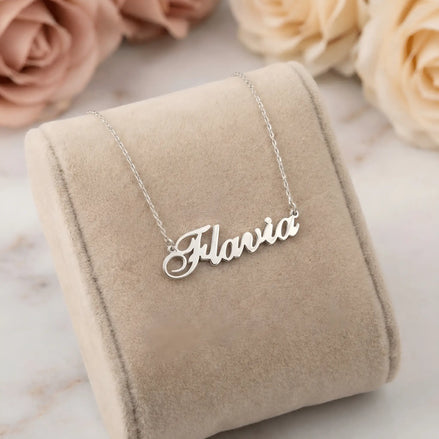 Lănțișor argint 925 rodiat cu numele Flavia, scris cursiv elegant italic, integrat în lanț anchor